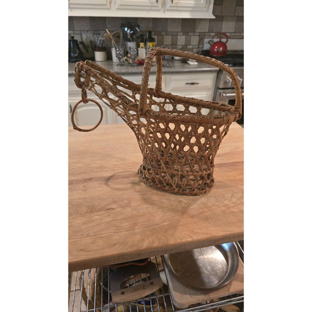 Wicker Wine  Basket Carrier w Ring Tuscany/France Picnic Style Bottle Pourer